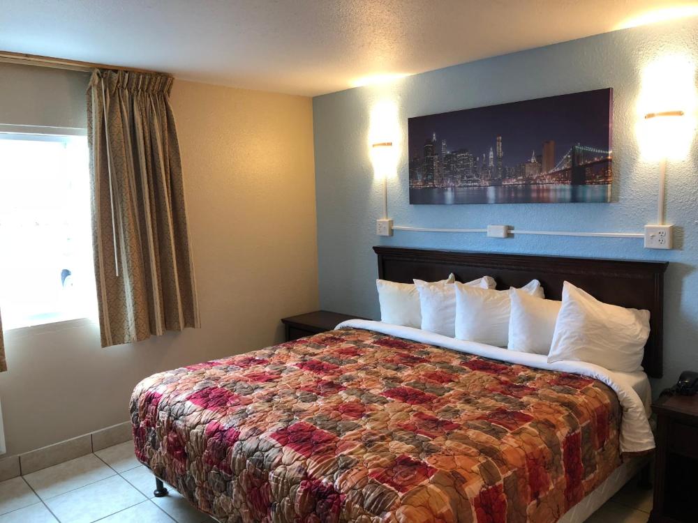 Deluxe King Room - Smoking interior